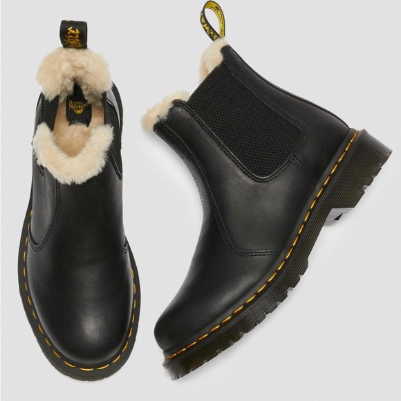 NWT Dr. Martens 2976 Faux Fur Lined Leather Chelsea in Black Burnished Wyoming - Picture 3 of 15